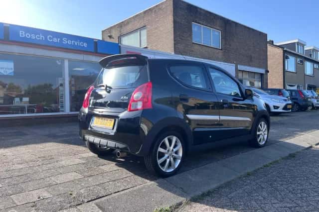 Suzuki Alto (2011) thumbnail 5