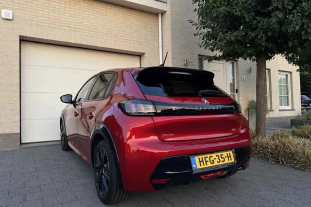 Peugeot 208 (2023) thumbnail 3