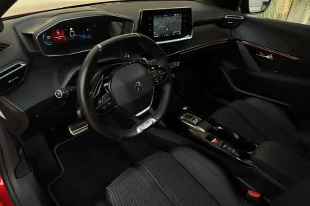 Peugeot 208 (2023) thumbnail 4