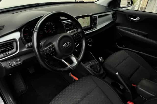 Kia Rio (2017) thumbnail 2