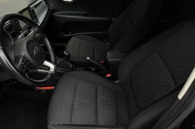 Kia Rio (2017) thumbnail 4