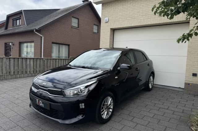 Kia Rio (2017) thumbnail 5
