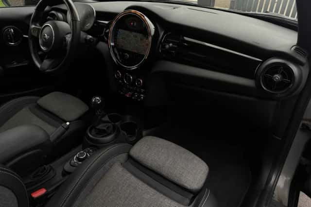 MINI Cooper (2021) thumbnail 2
