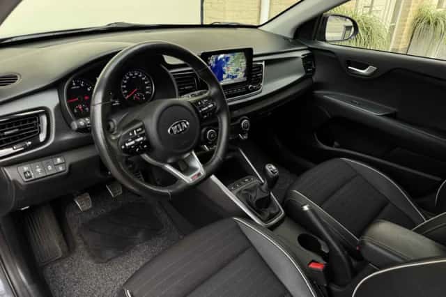 Kia Rio (2022) thumbnail 2