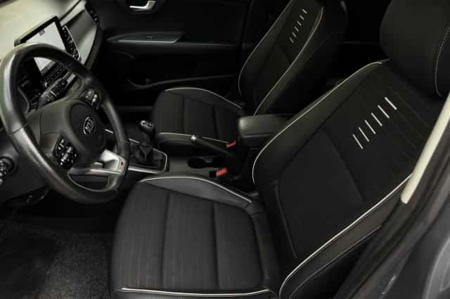 Kia Rio (2022) thumbnail 4