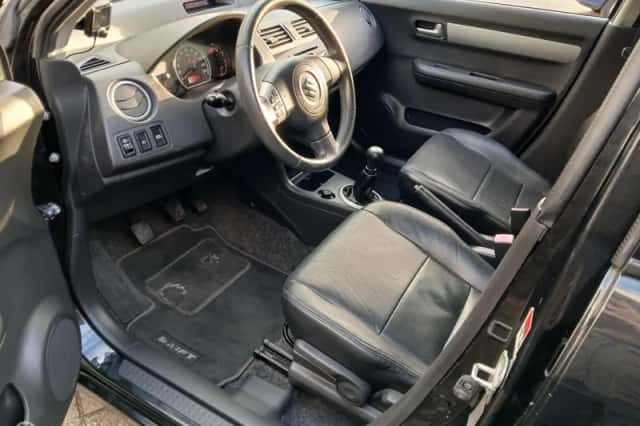 Suzuki Swift (2008) thumbnail 5