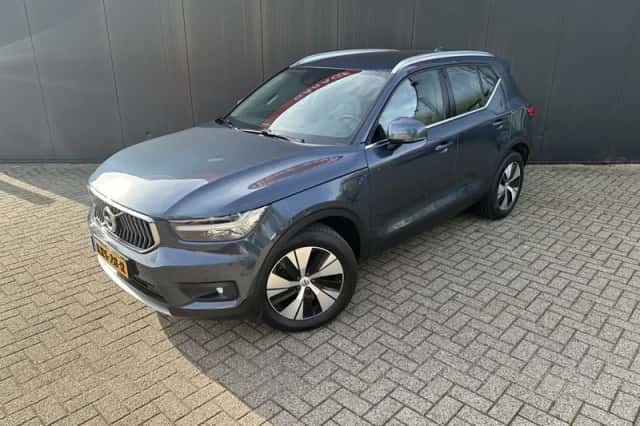 Volvo XC40 (2021) thumbnail 3