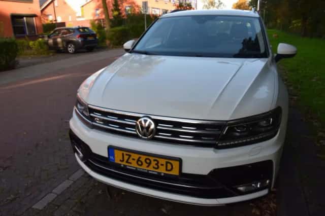 Volkswagen Tiguan (2016) thumbnail 2