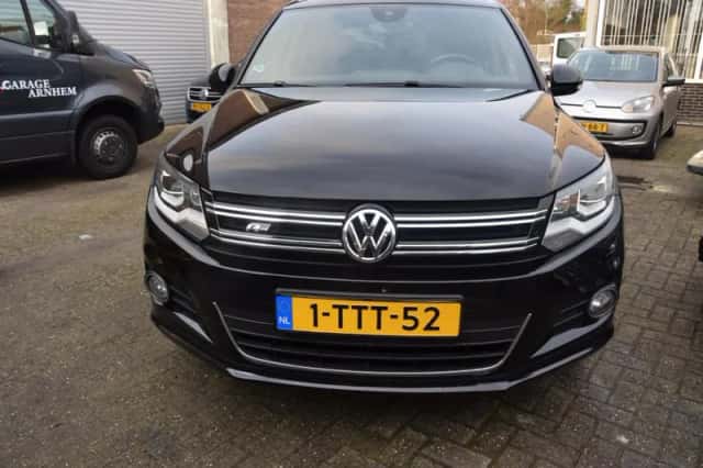Volkswagen Tiguan (2014) thumbnail 2