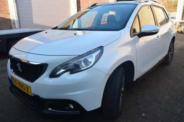Peugeot 2008 (2017) thumbnail 1