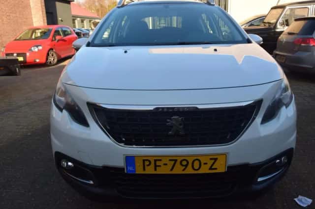 Peugeot 2008 (2017) thumbnail 3