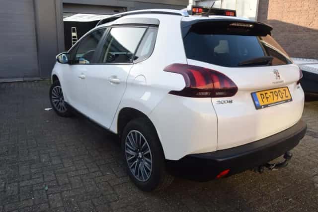 Peugeot 2008 (2017) thumbnail 4