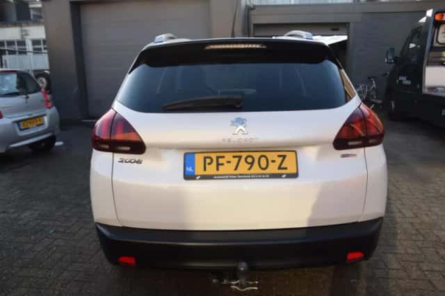 Peugeot 2008 (2017) thumbnail 5