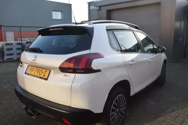 Peugeot 2008 (2017) thumbnail 6
