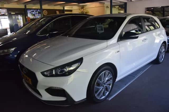 Hyundai i30 (2019) thumbnail 1