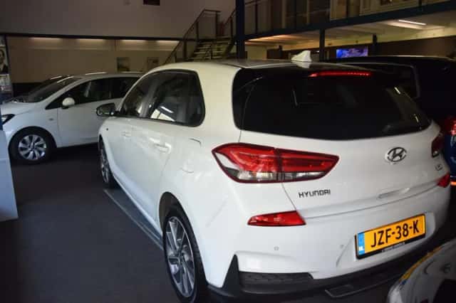 Hyundai i30 (2019) thumbnail 2