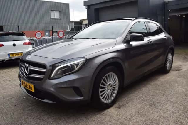 Mercedes-Benz GLA-Klasse (2015) thumbnail 1