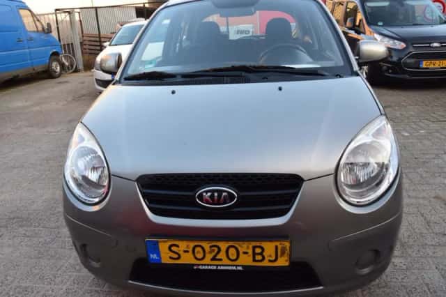 Kia Picanto (2010) thumbnail 3
