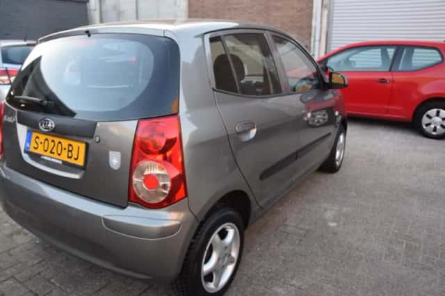 Kia Picanto (2010) thumbnail 5