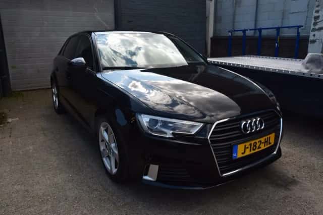 Audi A3 (2016) thumbnail 2