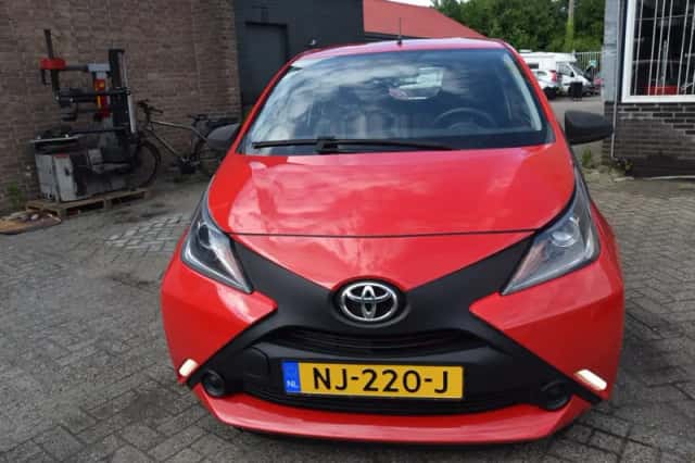 Toyota Aygo (2017) thumbnail 2