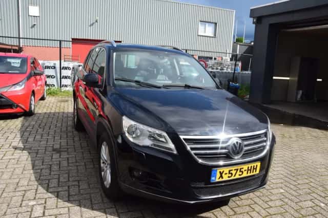 Volkswagen Tiguan (2009) thumbnail 2