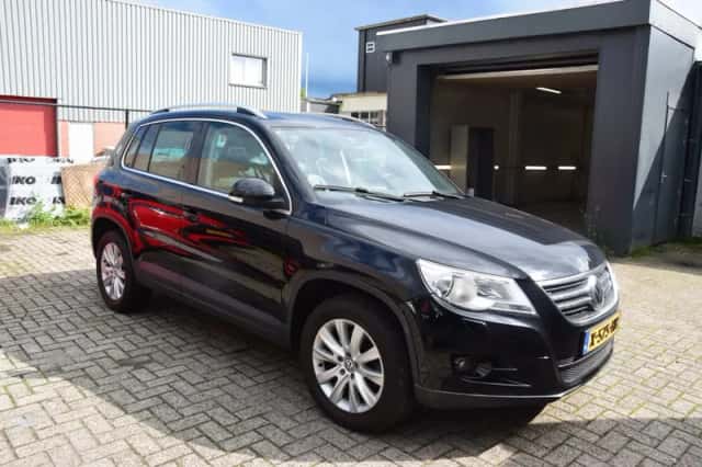 Volkswagen Tiguan (2009) thumbnail 3