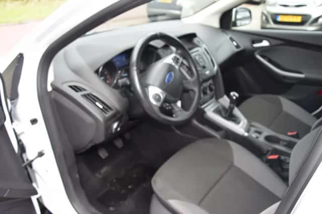 Ford Focus (2013) thumbnail 3