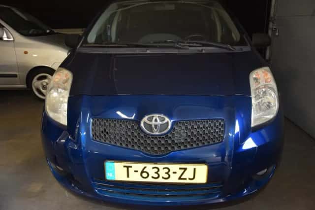 Toyota Yaris (2008) thumbnail 2