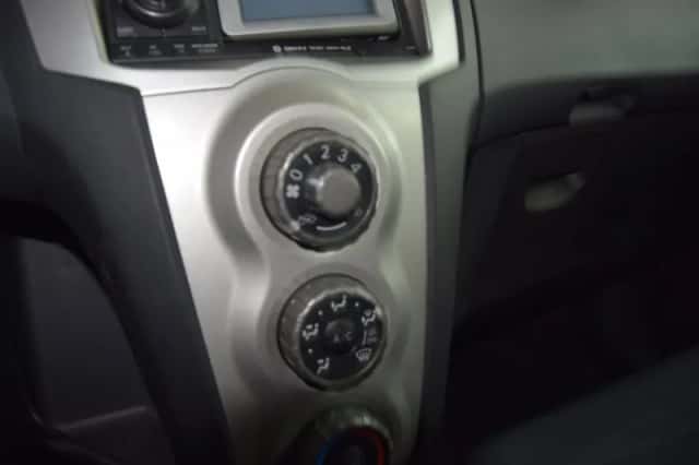 Toyota Yaris (2008) thumbnail 3