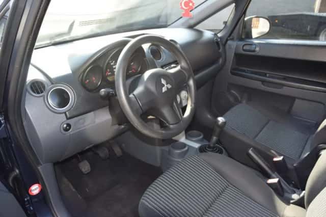 Mitsubishi Colt (2008) thumbnail 3