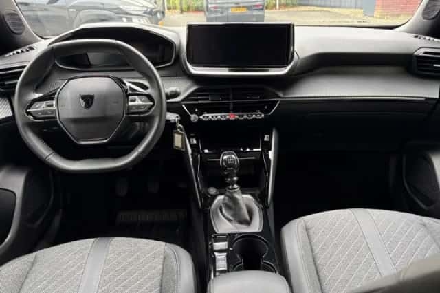 Peugeot 2008 (2024) thumbnail 3