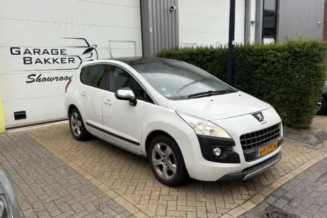 Peugeot 3008 (2013) thumbnail 1