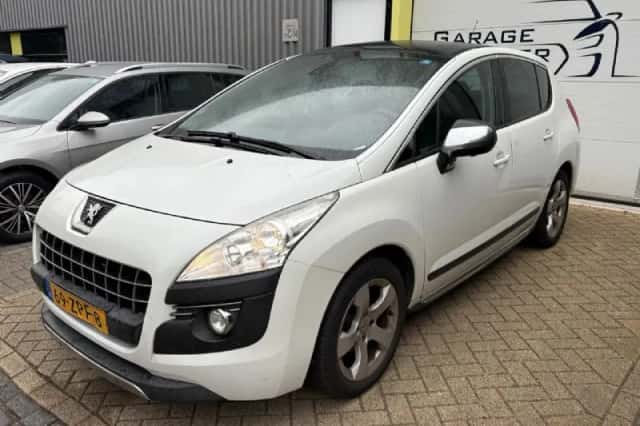Peugeot 3008 (2013) thumbnail 3