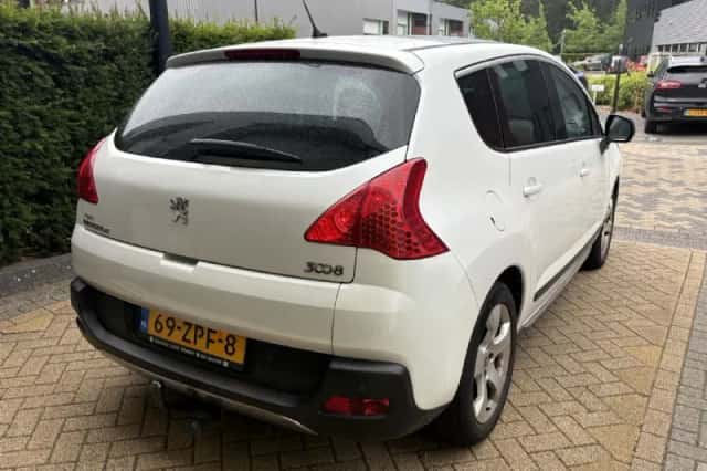 Peugeot 3008 (2013) thumbnail 6