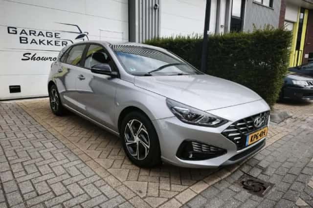 Hyundai i30 (2022) thumbnail 2