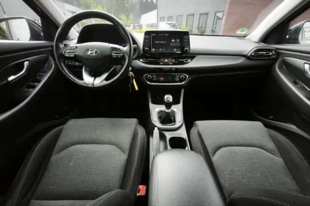 Hyundai i30 (2022) thumbnail 3