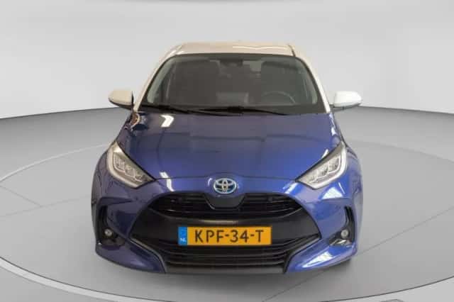 Toyota Yaris (2022) thumbnail 2