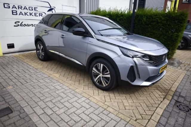 Peugeot 3008 (2022) thumbnail 2