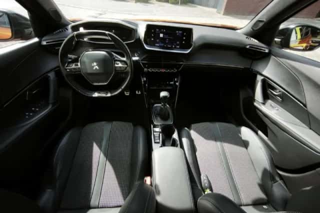 Peugeot 2008 (2021) thumbnail 3