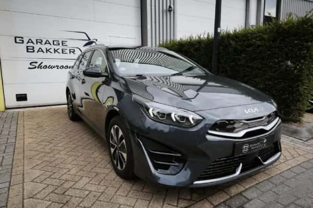 Kia Ceed (2023) thumbnail 2