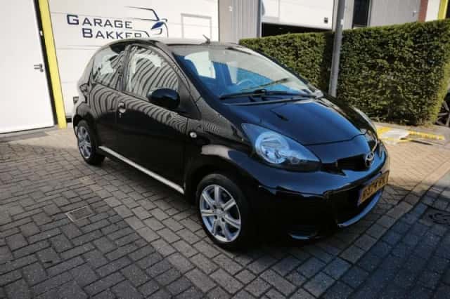 Toyota Aygo (2010) thumbnail 4