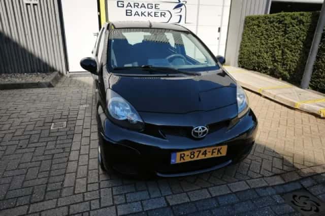 Toyota Aygo (2010) thumbnail 5