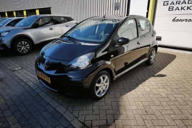 Toyota Aygo (2010) thumbnail 6