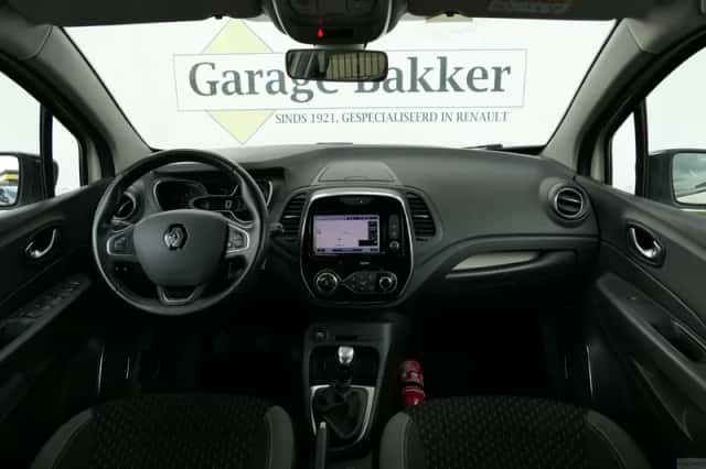 Renault Captur (2018) thumbnail 3
