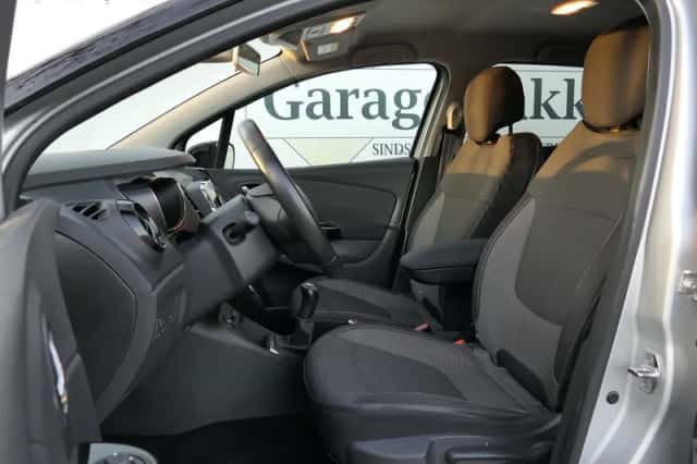 Renault Captur (2014) thumbnail 4