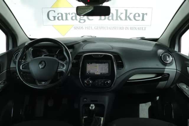 Renault Captur (2017) thumbnail 3