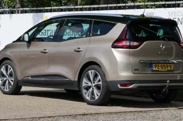 Renault Grand Scénic (2016) thumbnail 2
