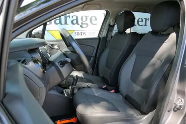Renault Captur (2015) thumbnail 4