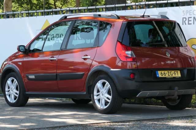 Renault Scénic (2008) thumbnail 2